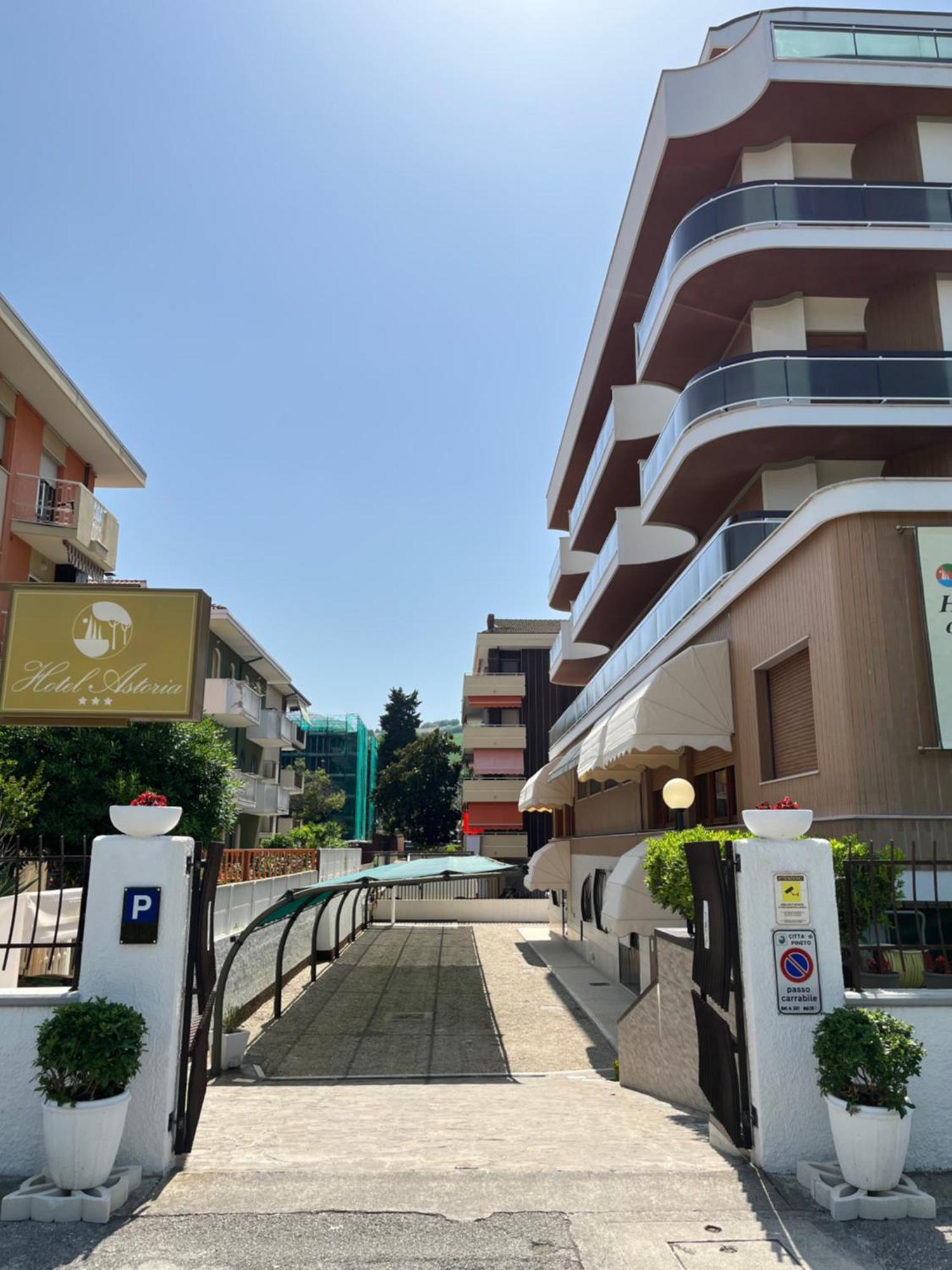 Hotel Astoria Pineto Exterior photo
