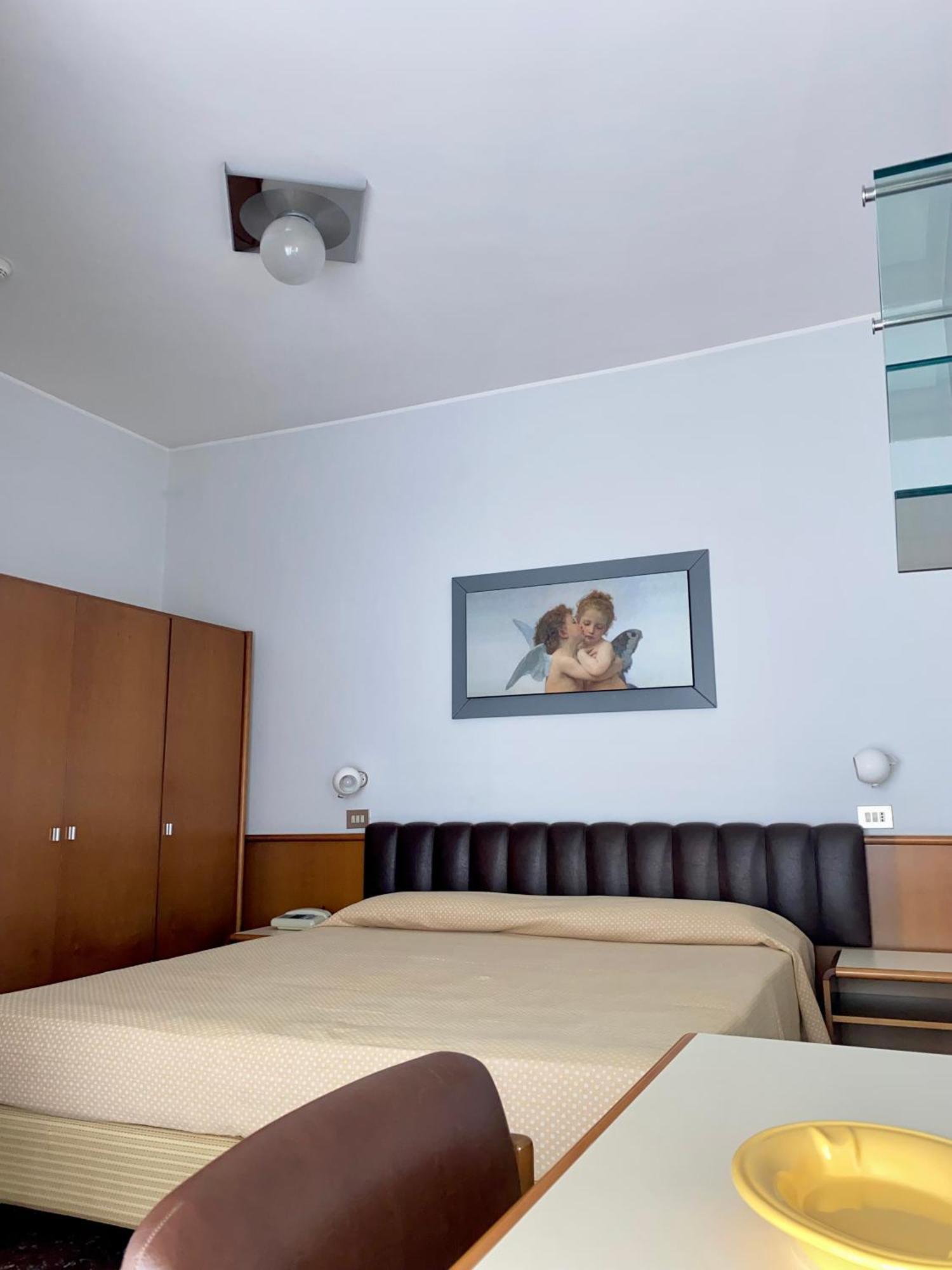 Hotel Astoria Pineto Exterior photo